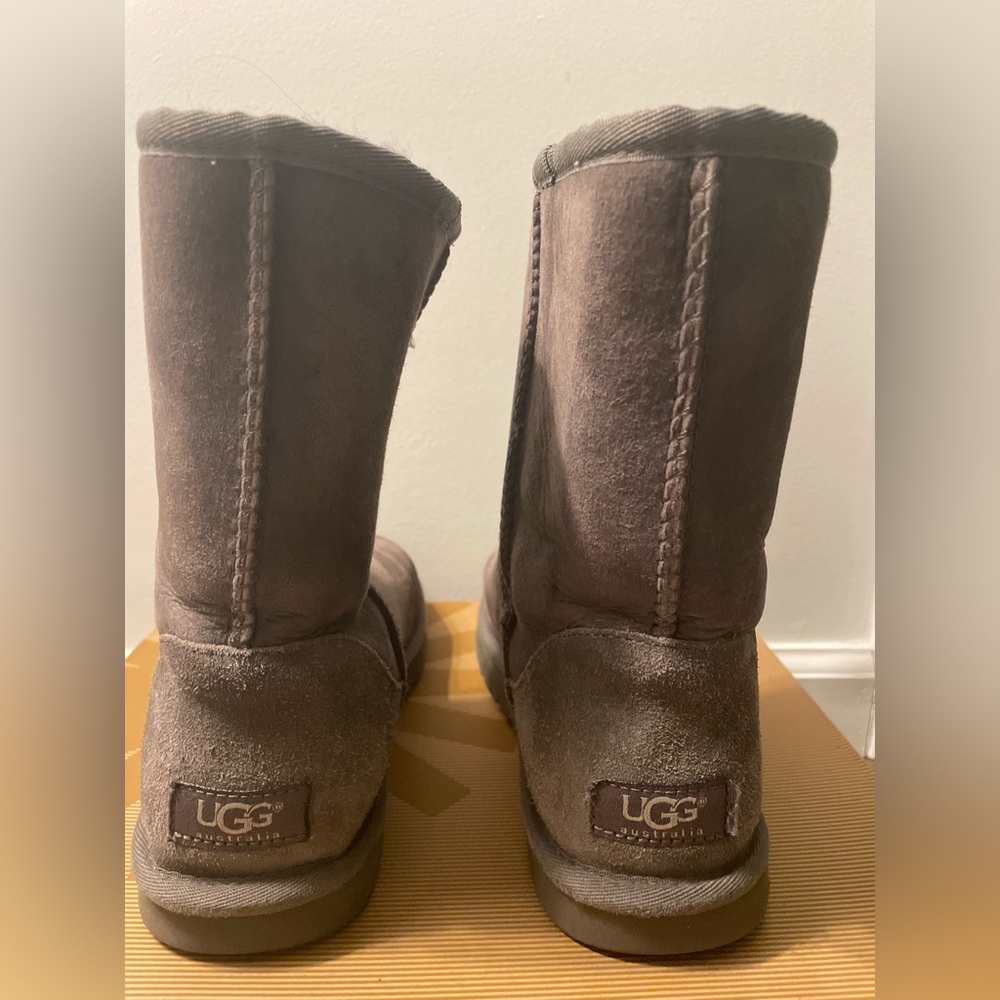 UGGS - Grey/Short/8
